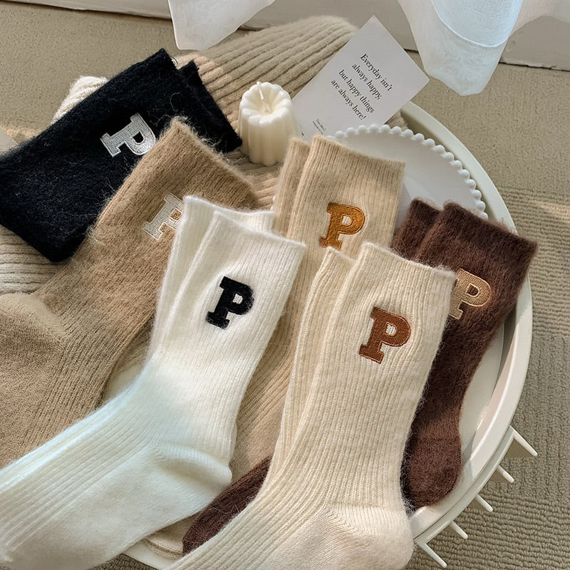 羊毛刺繡字母襪 商品展示圖 4