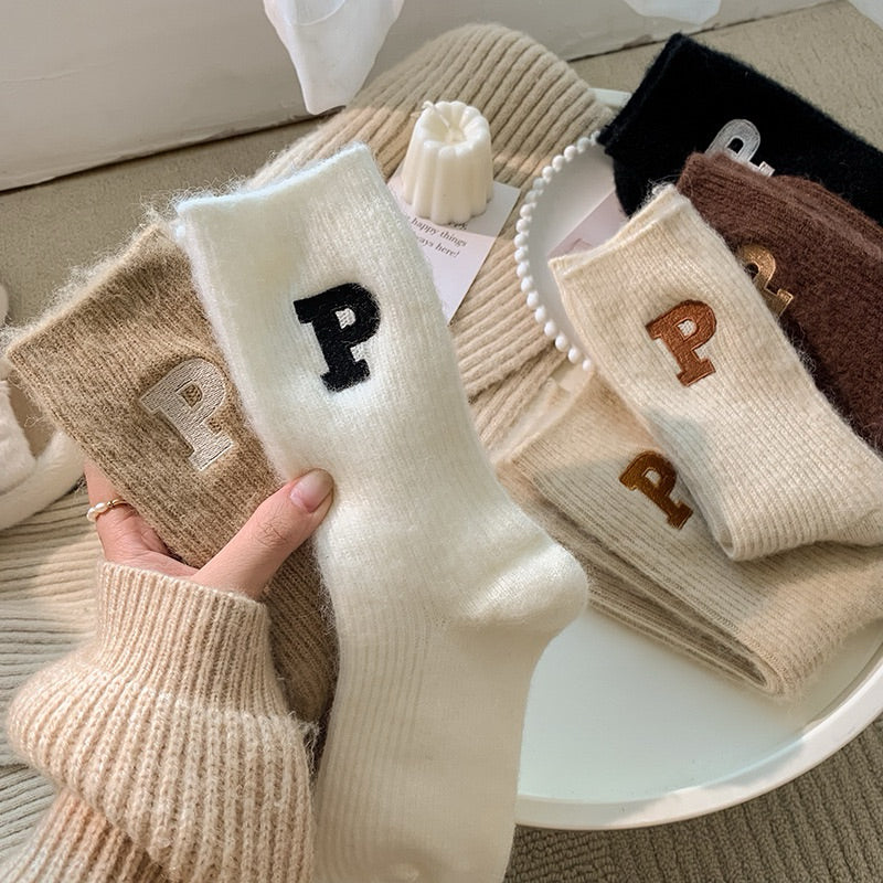 羊毛刺繡字母襪 商品主圖