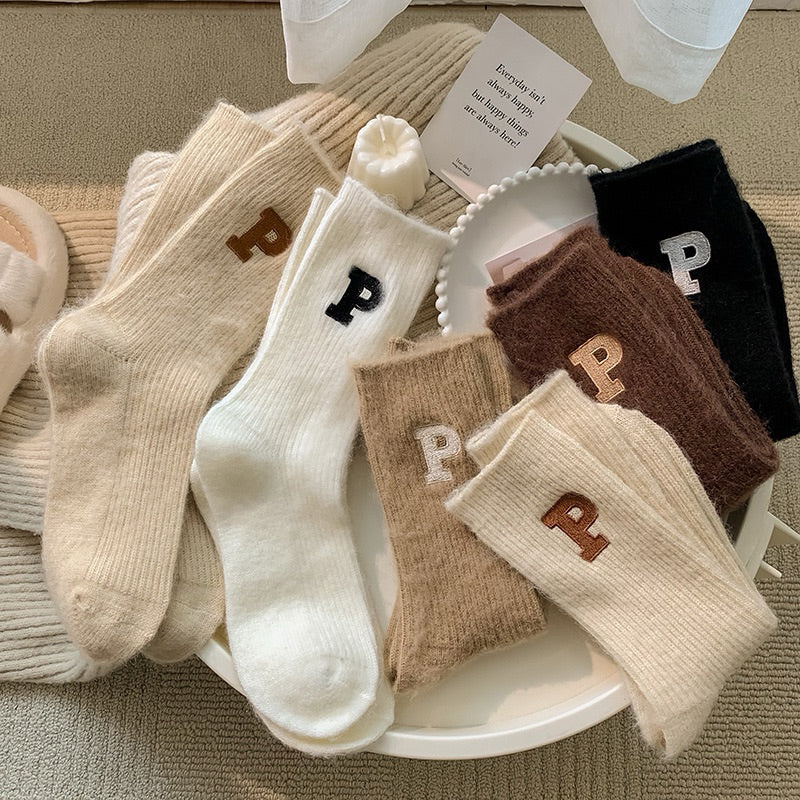 羊毛刺繡字母襪 商品展示圖 3